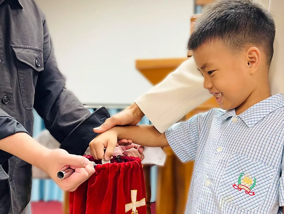 奉獻愛心，照亮人生